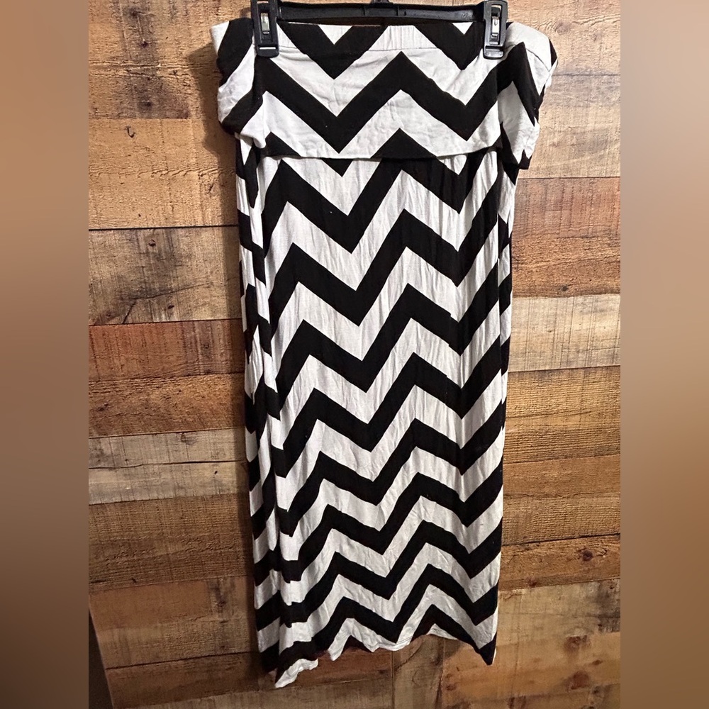 a.n.a Monochrome Chevron Pattern skirt
